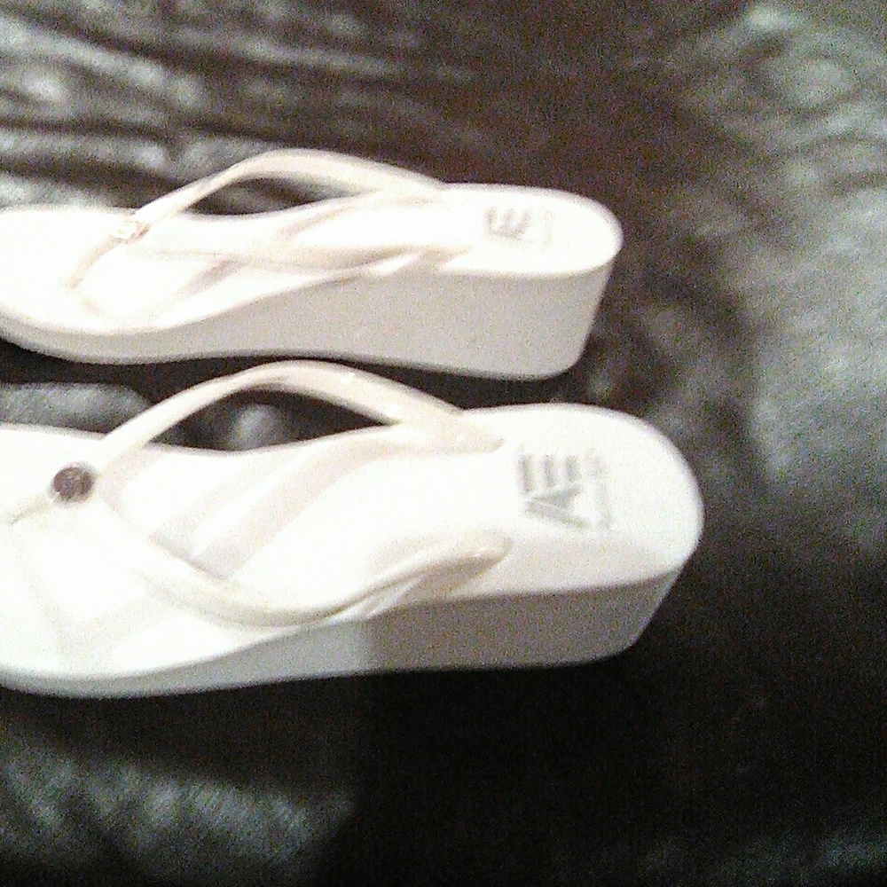 Sandles - Picture 3 of 6